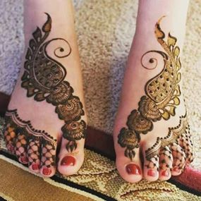 Thick-and-thin Leg Mehndi Pattern